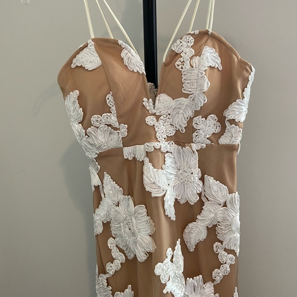 NWT Embroidered Floral Mini Dress - Picture 3 of 6